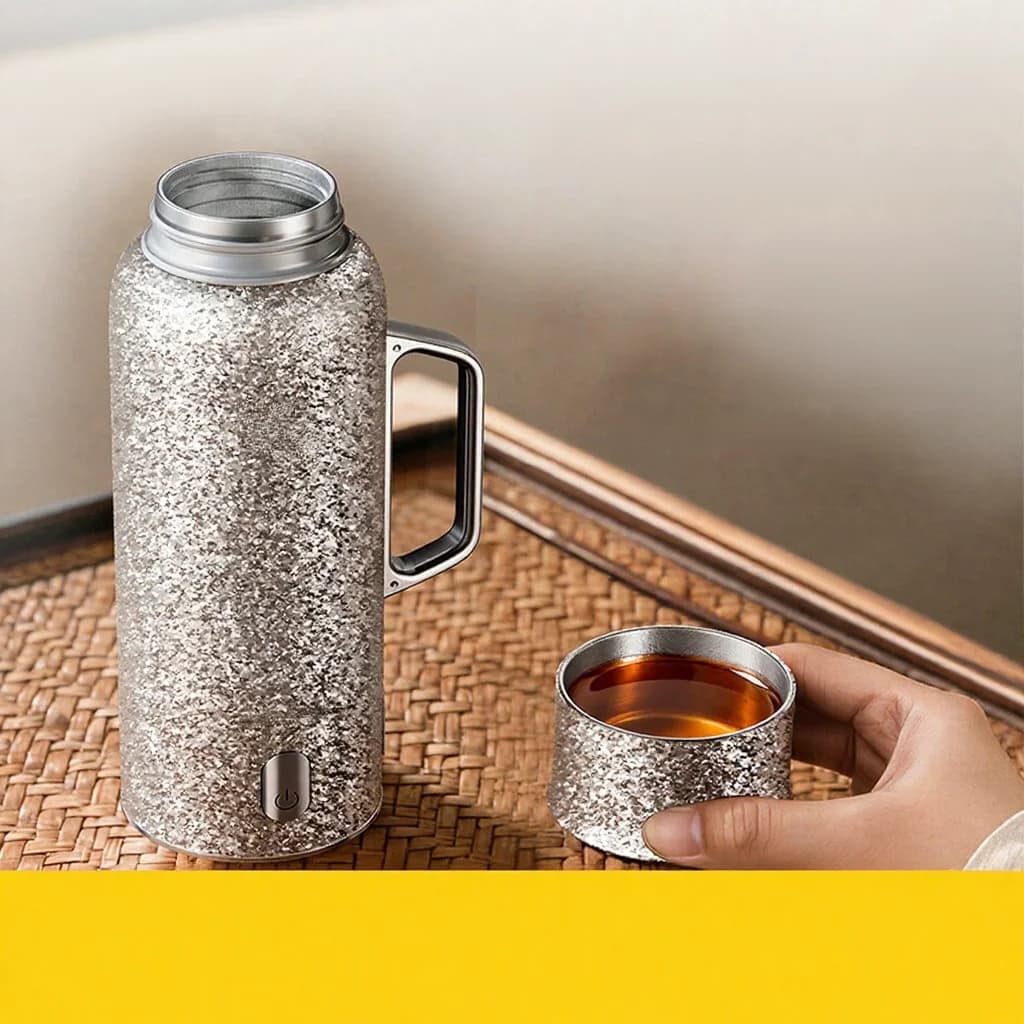 Värmande isolerad titanmugg med handtag 680ml presentask