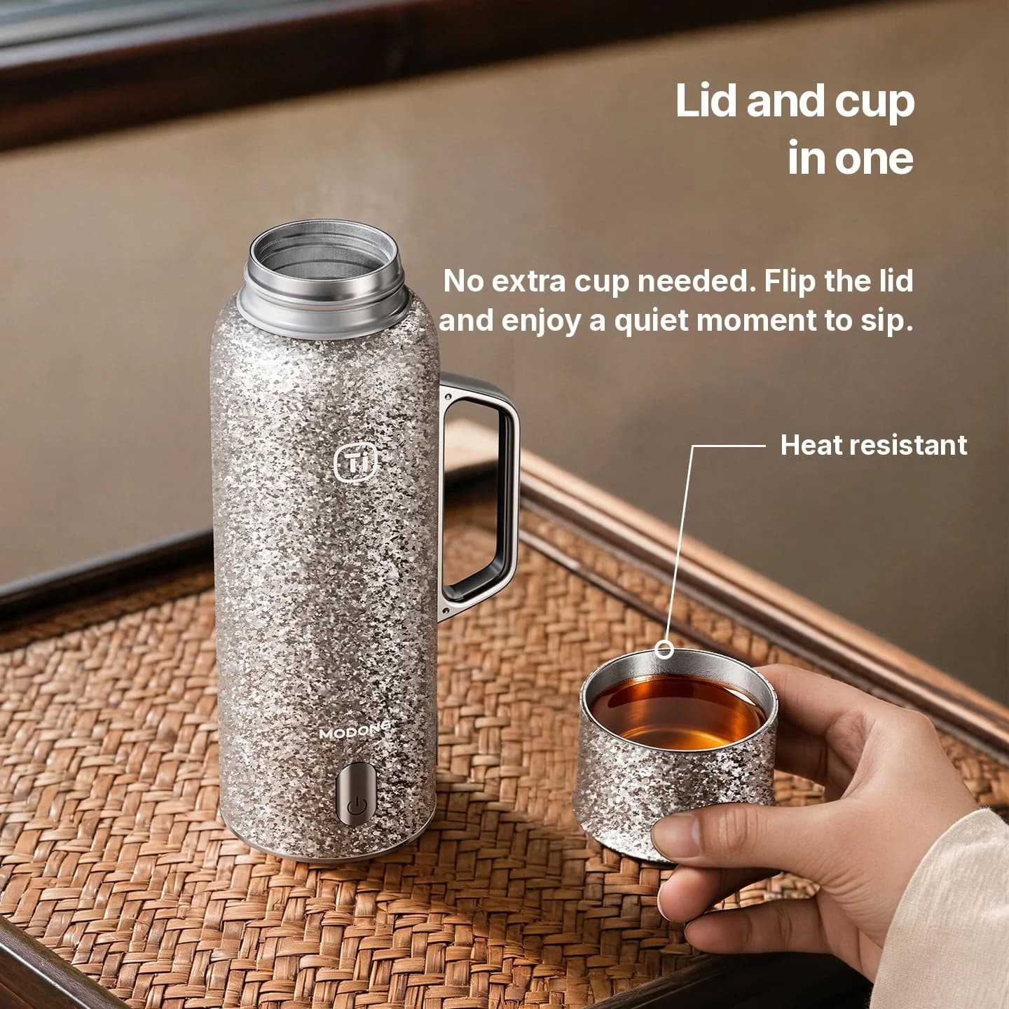 Vakuumisolerad kopp i ren titan med temperaturdisplay, 601-700ml